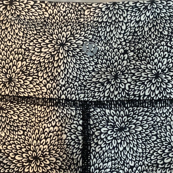 Lululemon leggings - Picture 3 of 4